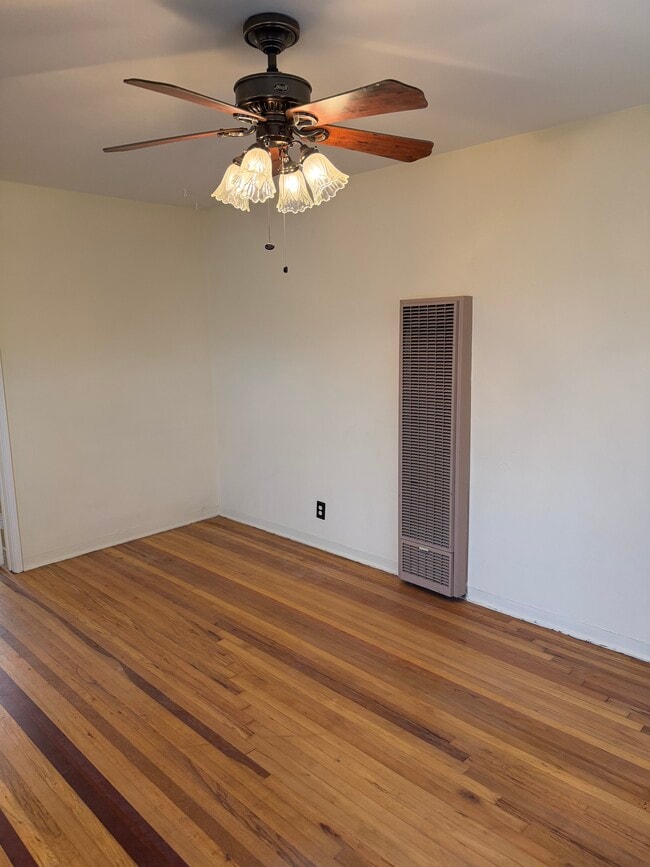 Foto del edificio - 248 Glover Ave