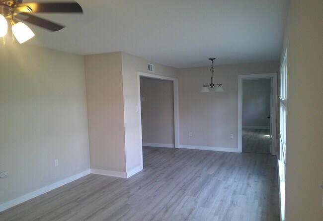 Foto del edificio - MOVE IN SPECIAL!**** 1/2 OF 1ST MONTH RENT...