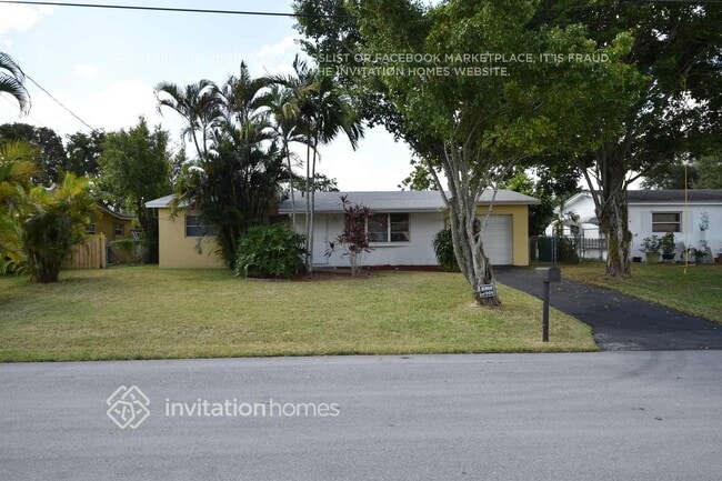 Building Photo - 5650 SW 54th Ct