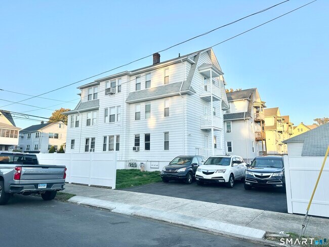 Foto del edificio - 67 Tremont Ave
