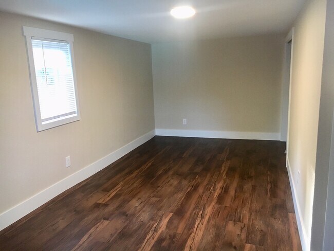 Upstairs Bedroom - 613 Broadway Ave
