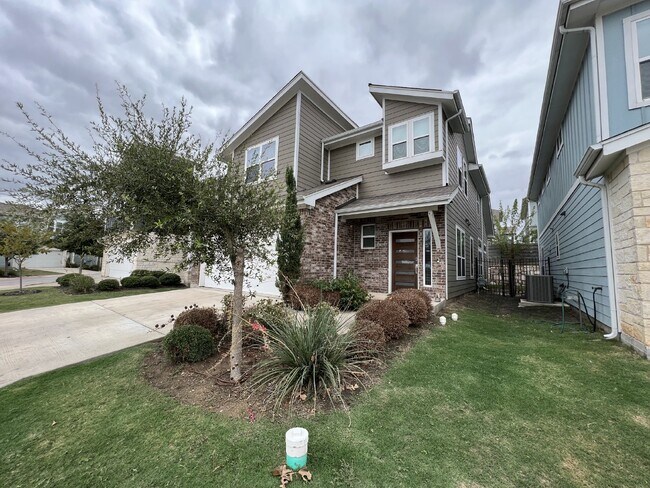 Building Photo - 4 Bedroom House in the Popular Riverside C...