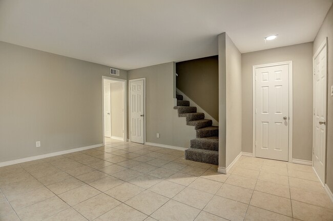 Building Photo - 10004 Westview Dr