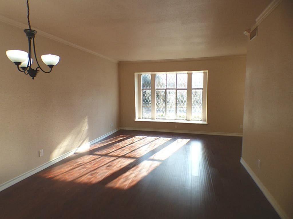 7523 Brompton St, Houston, TX 77025 Condo for Rent in Houston, TX