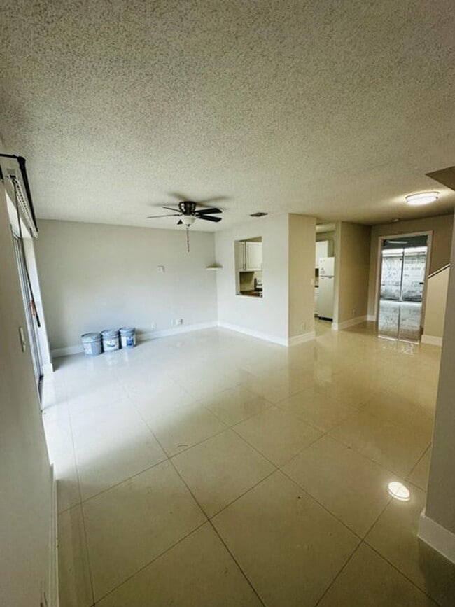 Photo - 451 Cypress Way W House