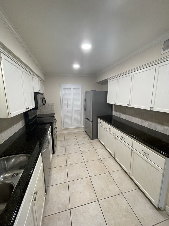 Building Photo - 6452 Olympia Dr