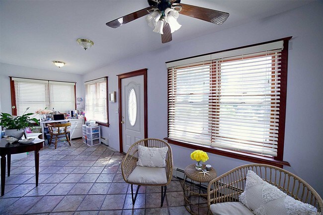 Foto del edificio - 105 Hewlett Ave