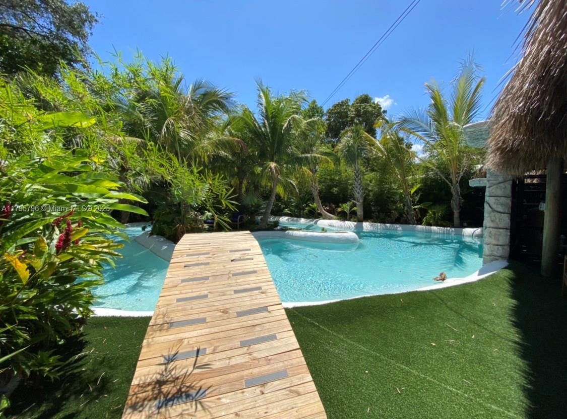 Foto principal - 274 NW 32nd St