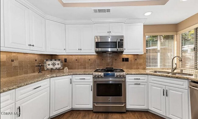 Foto del edificio - 5 bed, 3 bath home in desirable Wood Ranch...