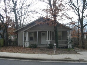 Building Photo - 875 W Clinton Dr