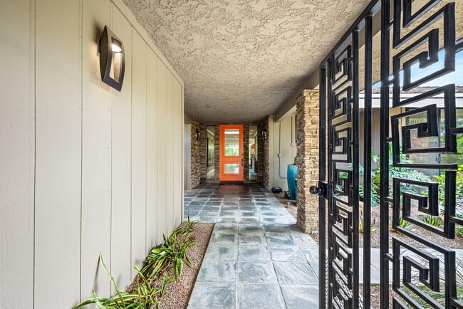 Foto del edificio - 77 Colgate Dr