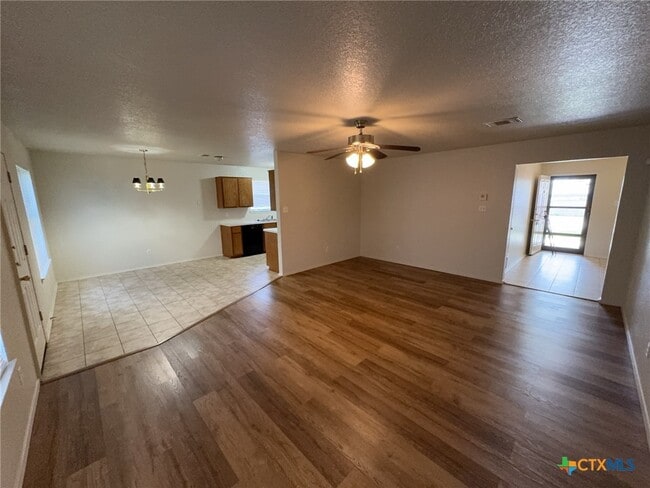 Building Photo - 621 Deloris Dr