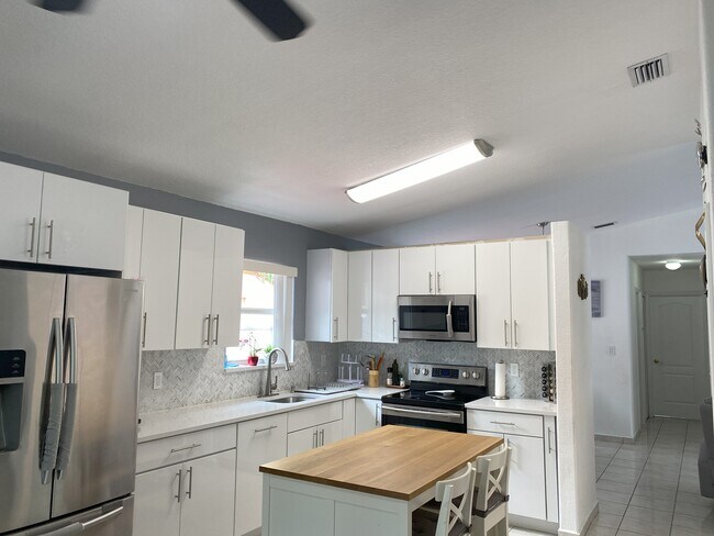 Building Photo - 7027 W 33rd Ln
