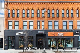 Building Photo - 2870-2870 Dundas St W