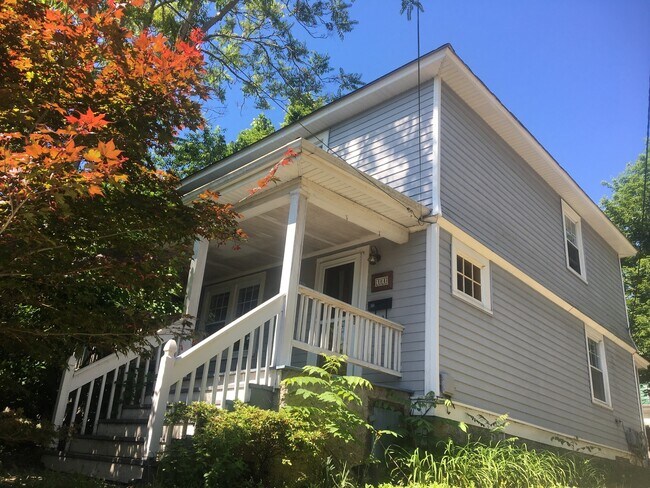 Building Photo - Super Convenient to Downtown, 2 Bedroom/1 ...