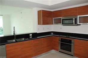 Building Photo - 3000 Oasis Grand Blvd