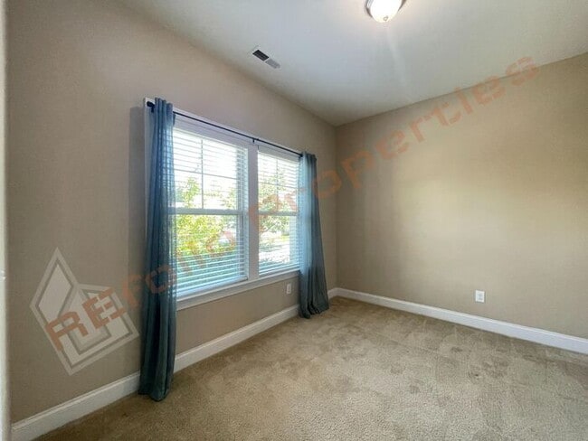 Building Photo - Lovely 3 Story 3 Bedroom 3.5 Bath 1 Car-Ga...