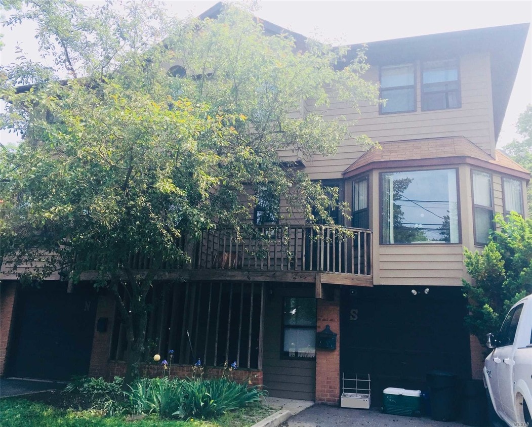 1 Albin St, Glen Cove, NY 11542 Townhouse for Rent in Glen Cove, NY