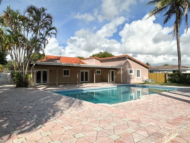 Foto del edificio - 3 br, 2.5 bath House - 12250 SW 2nd St