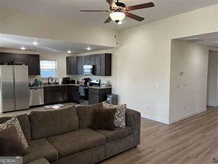 Building Photo - 135 Hughes Dr