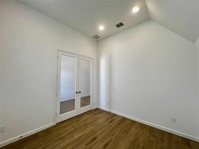Building Photo - 10931 Spring Wind Dr