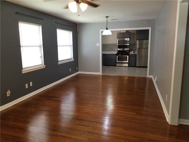 Building Photo - 2104 Hillburn Dr