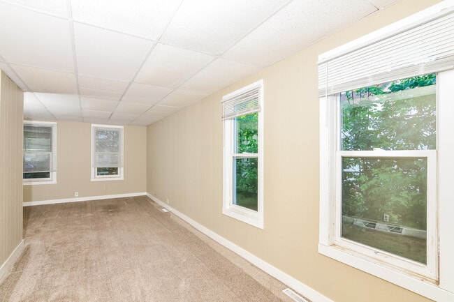 Building Photo - 454 Sherburne Ave