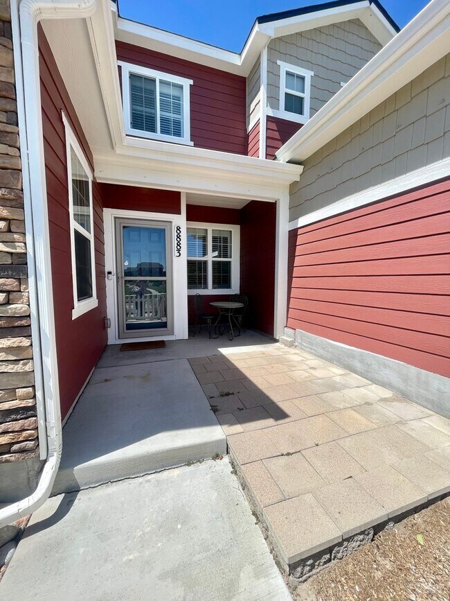 Building Photo - Beautiful 3 bedroom/2.5 bath town home in ...