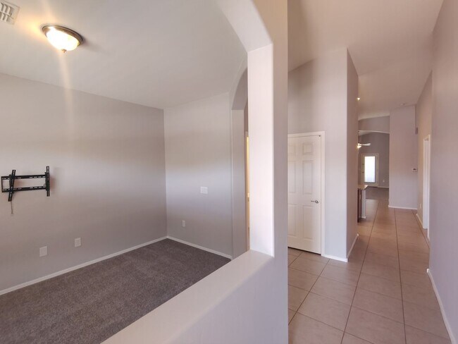 Foto del edificio - 8990 W Cloudwood Dr