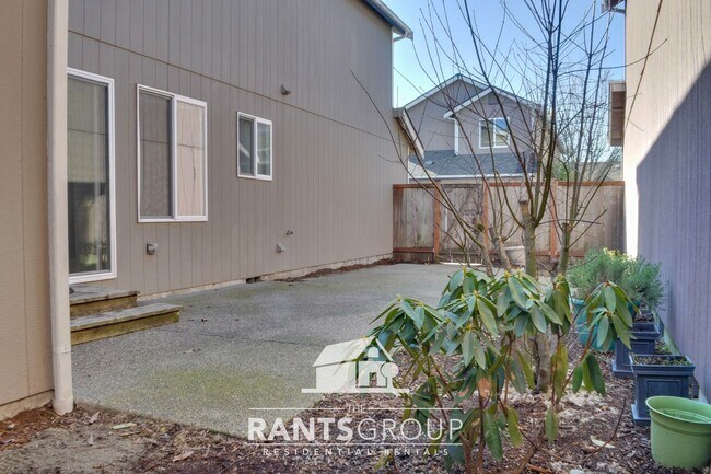 Foto del edificio - Low maintenance yard!