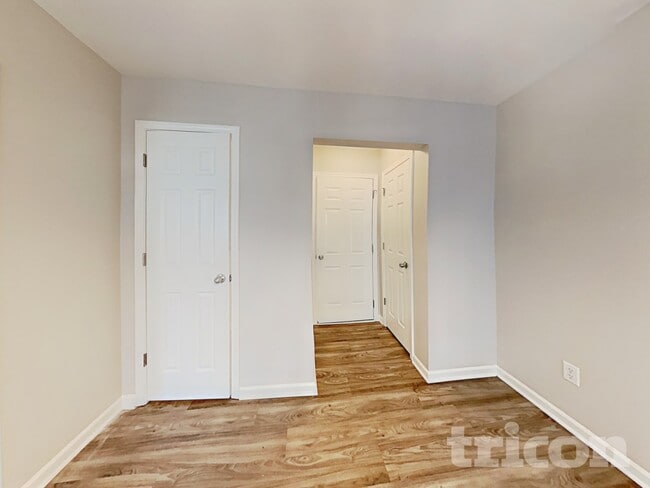 Building Photo - 225 Eagle Pointe Dr