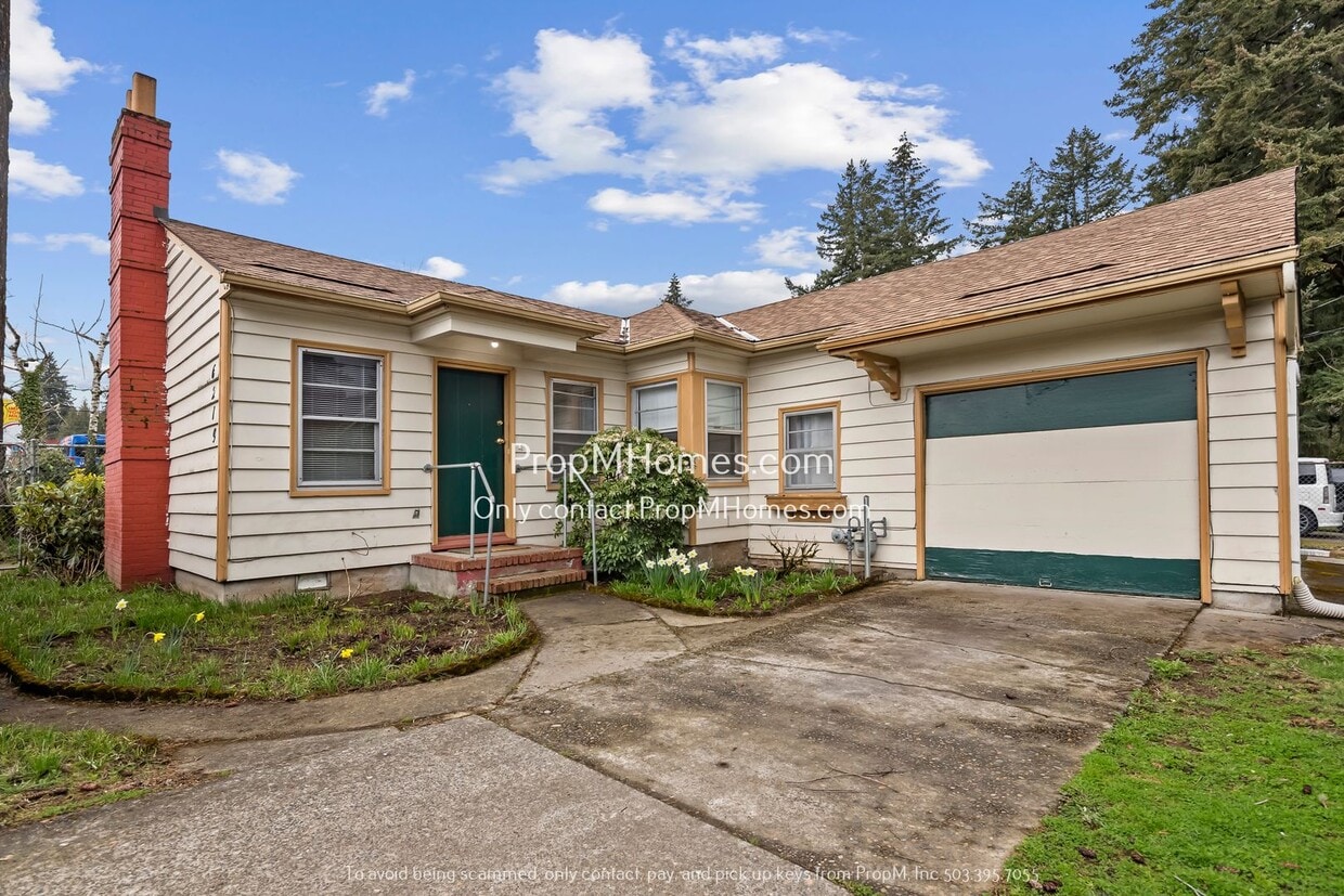 Primary Photo - Charming Haven: A Cozy Home in Powellhurst...