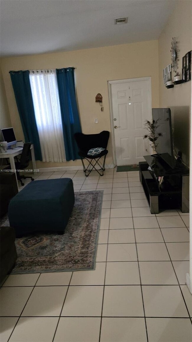 Foto del edificio - 1568 SE 26th St