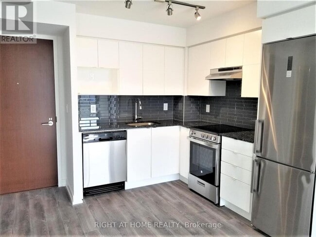 Building Photo - 120 Varna Dr