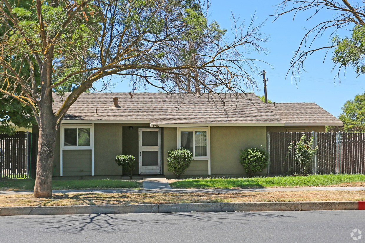 Building Photo - Merced Golden Apartments