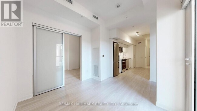 Photo du bâtiment - 500 Wilson Ave