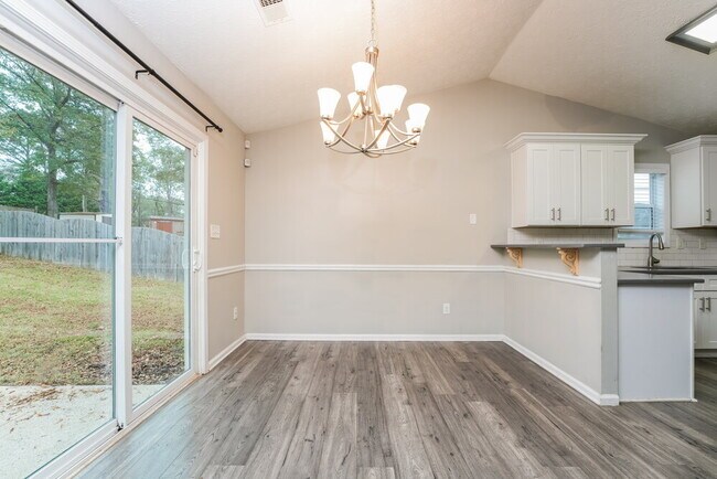 Building Photo - 509 Sarah's Ln