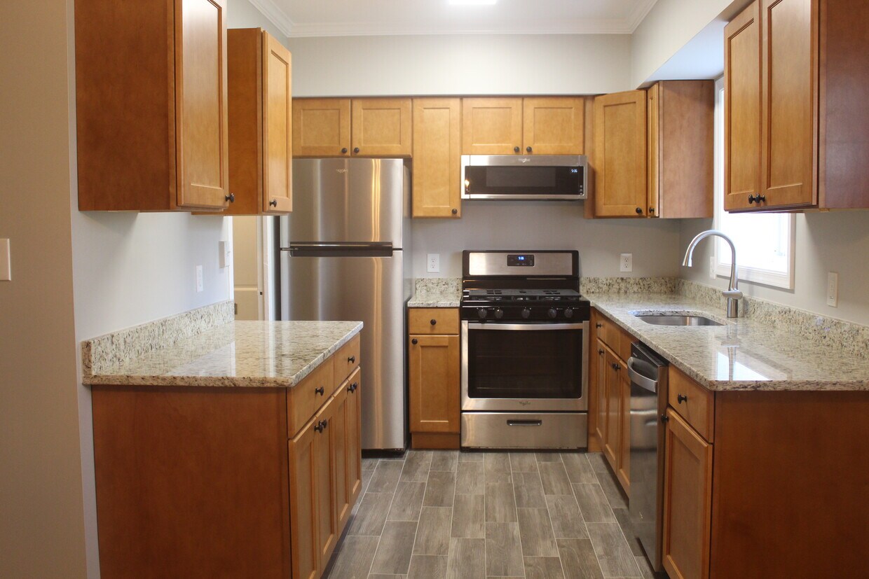 Newly renovated throughout! Kitchen features granite countertops and maple cabinets. - 1128 Valley Dr