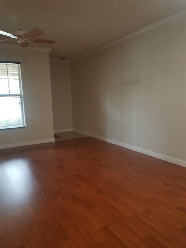 Foto del edificio - 5880 W Sample Rd