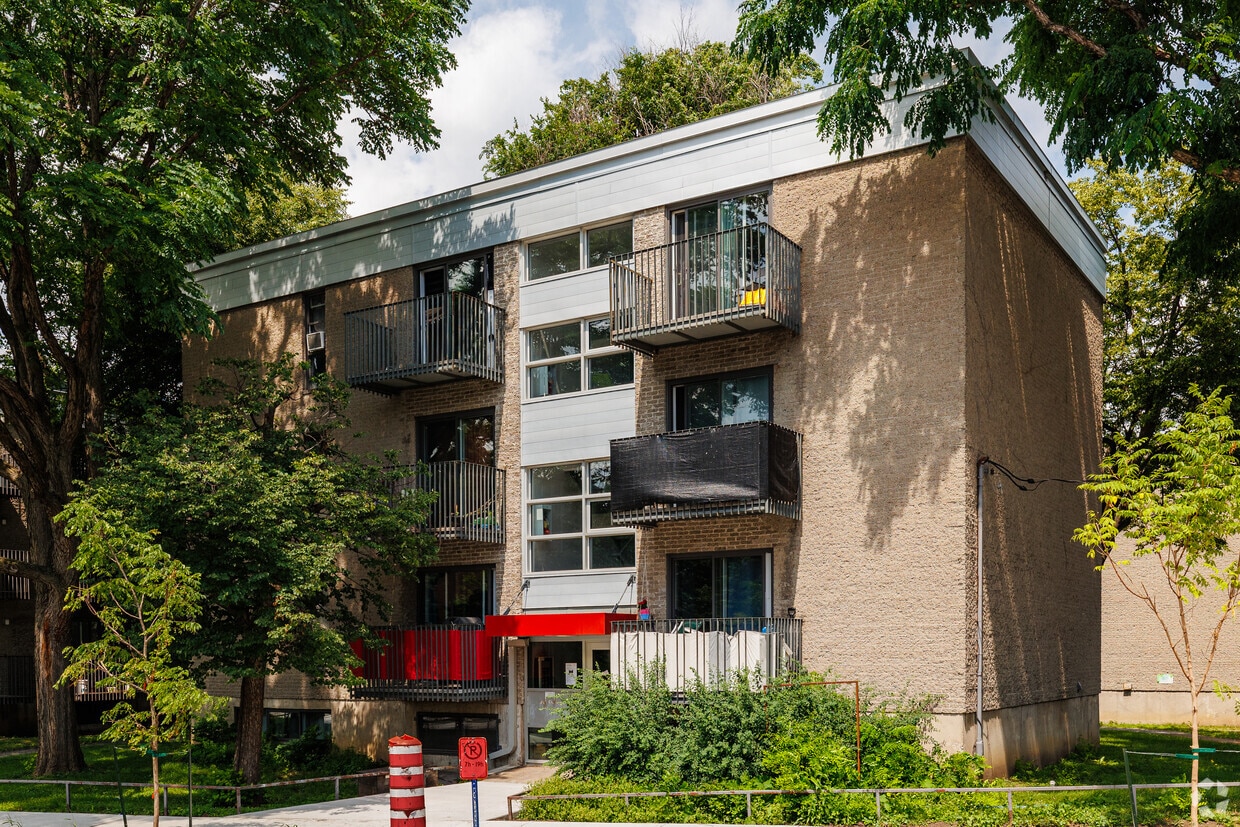 Building Photo - Habitations Victor-Rousselot