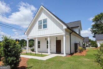 Building Photo - 499 Little Oak St