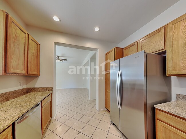Building Photo - 528 E Calle Escora