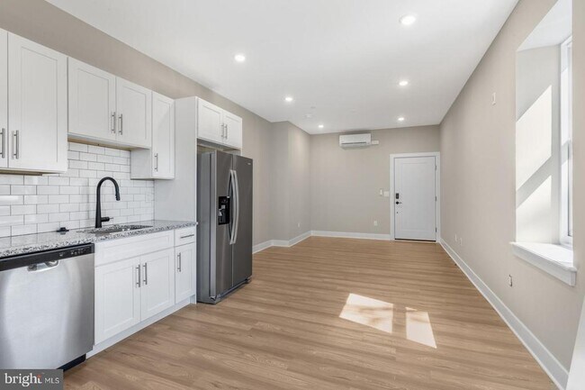 Foto del edificio - 6712 Ridge Ave