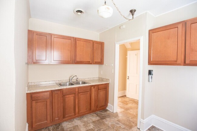 Foto del edificio - 2573 N Bartlett Ave