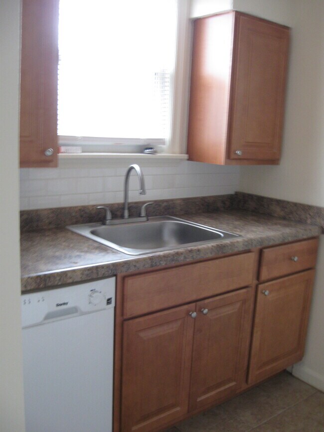 Building Photo - 657 Southcrest Ct