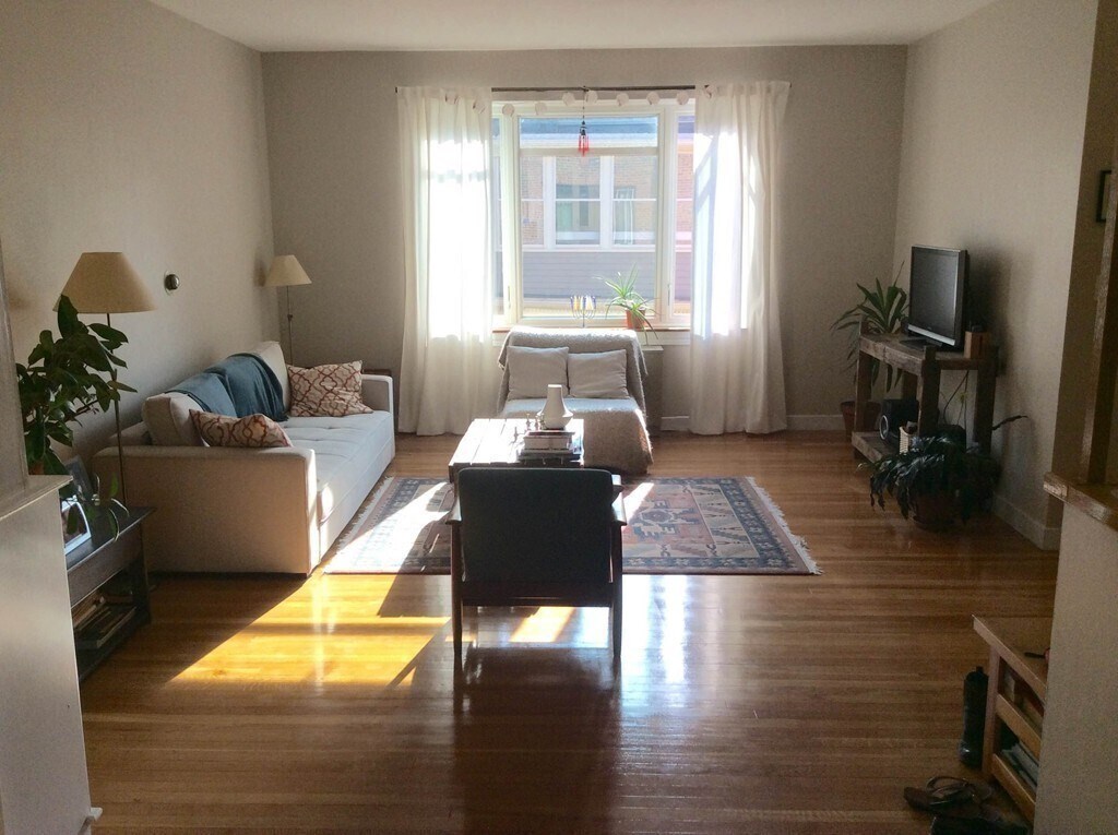 Primary Photo - 573 Washington St