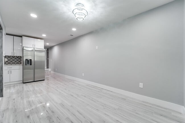 Building Photo - 186 COLUMBIA Ave