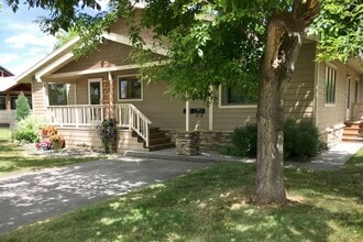 Building Photo - 516 N Willson Ave