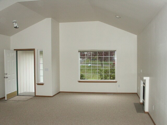 Living Room/Entry - 715 Shannon St
