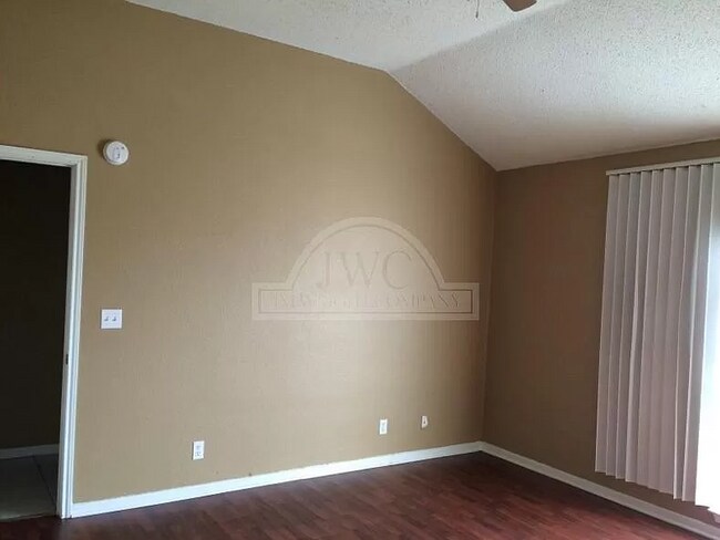 Foto del edificio - 2101 Ruger Dr